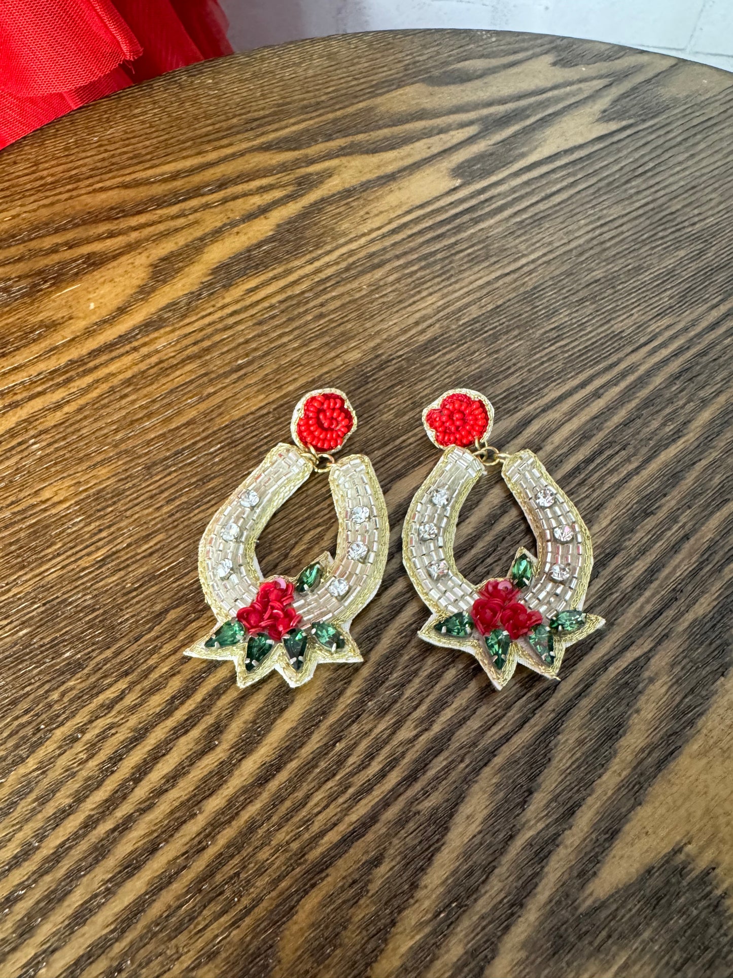 Roses, Horseshoes = Derby