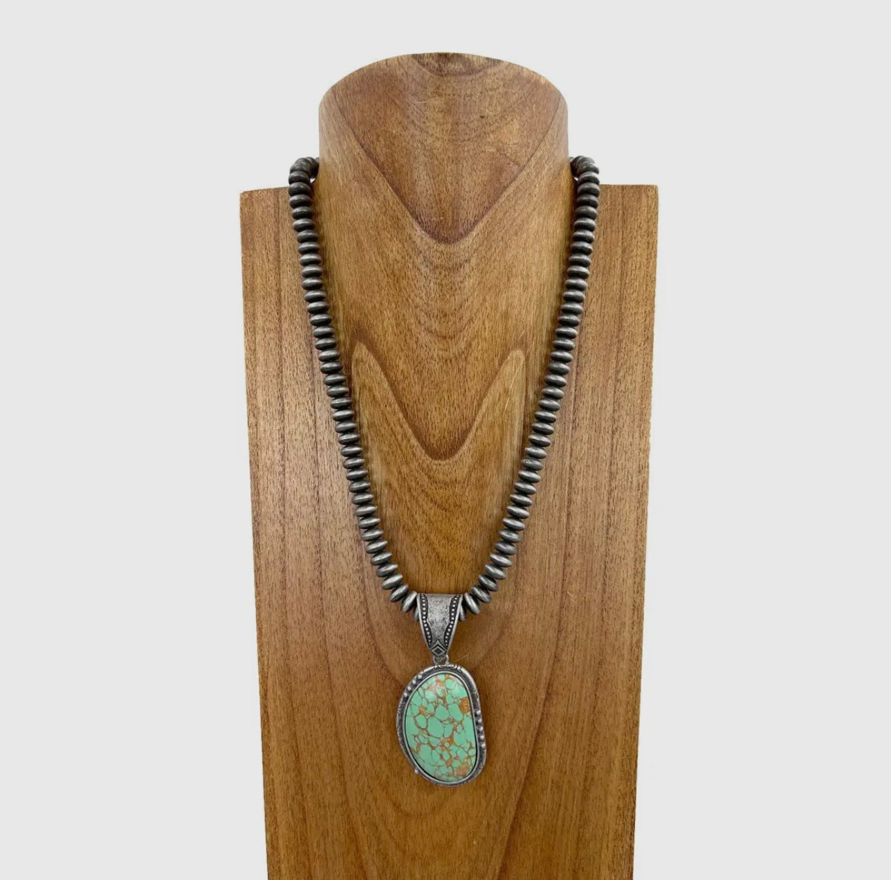 Silver Roundel Pearl Bead Green stone pendant necklace