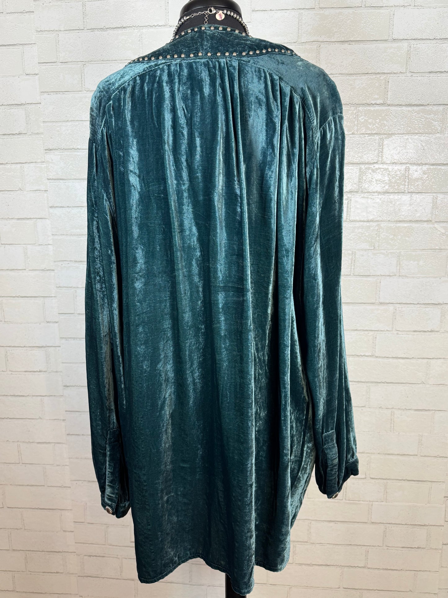 DDR Velvet Top w/Silver Buttons