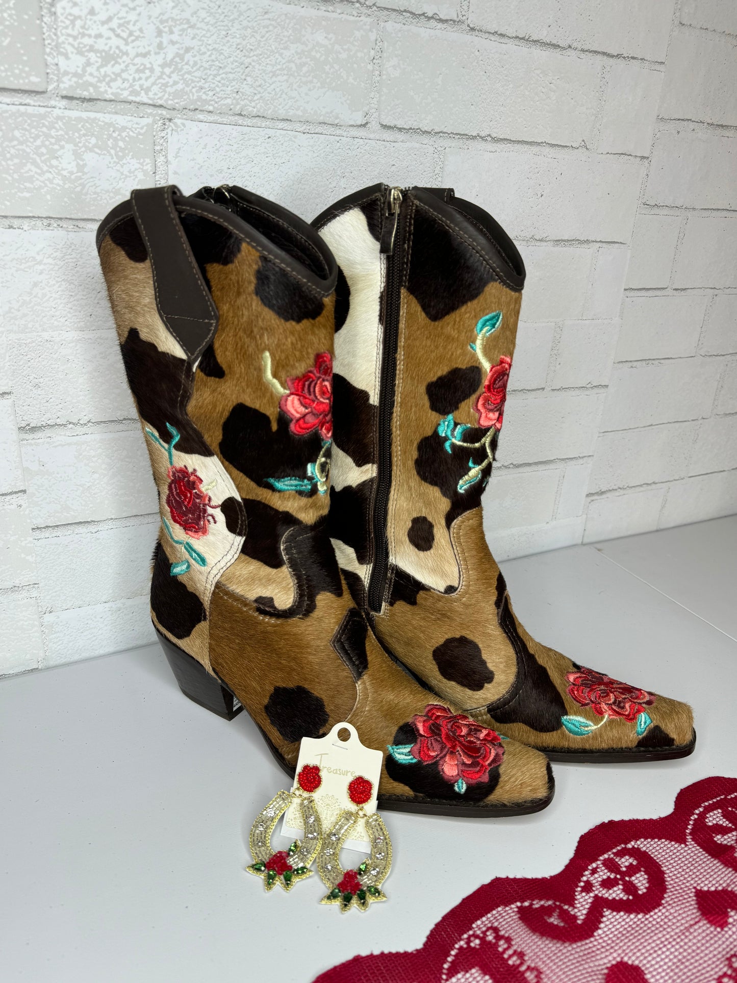 Roses, Horseshoes = Derby