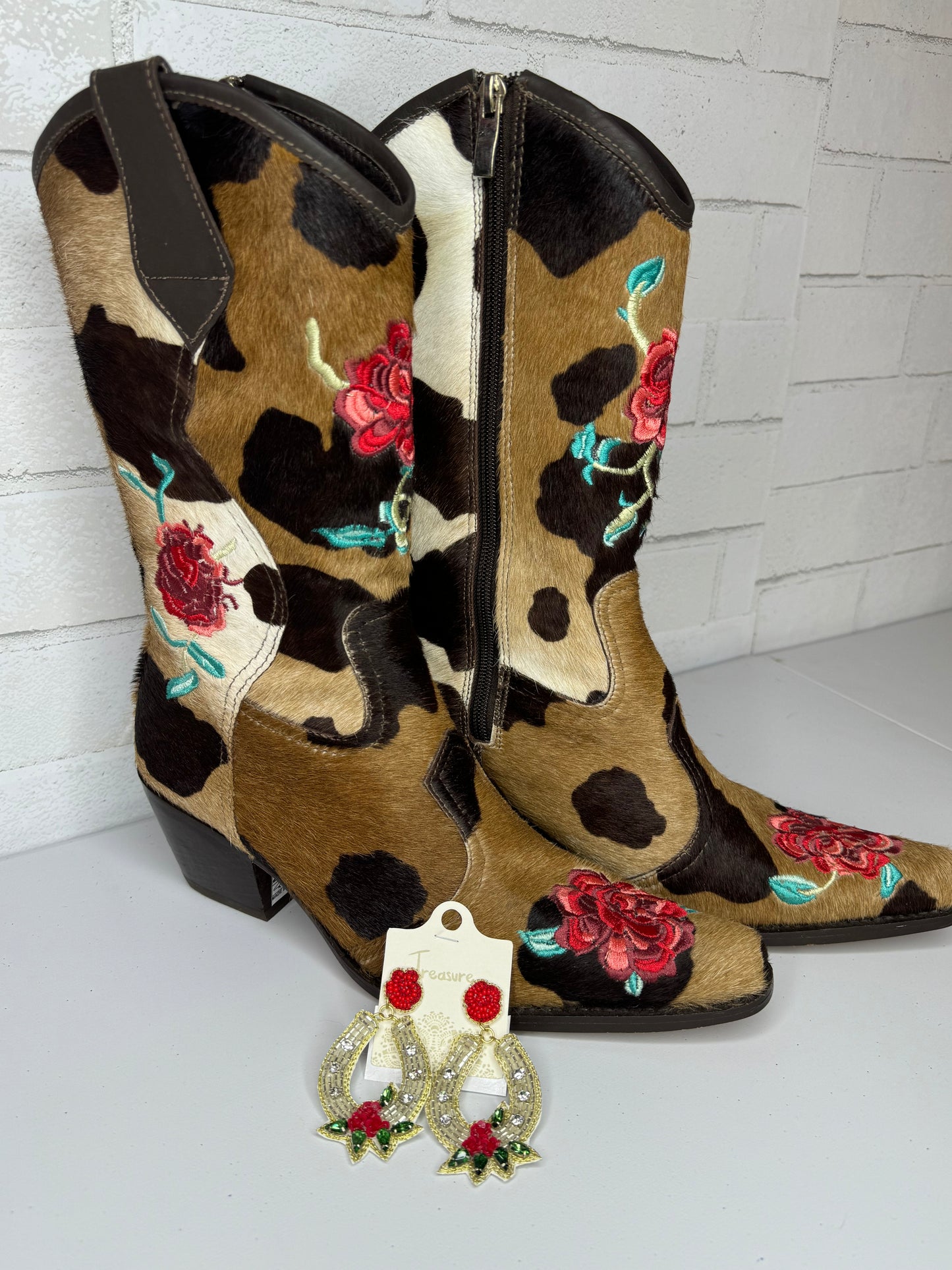 Roses, Horseshoes = Derby