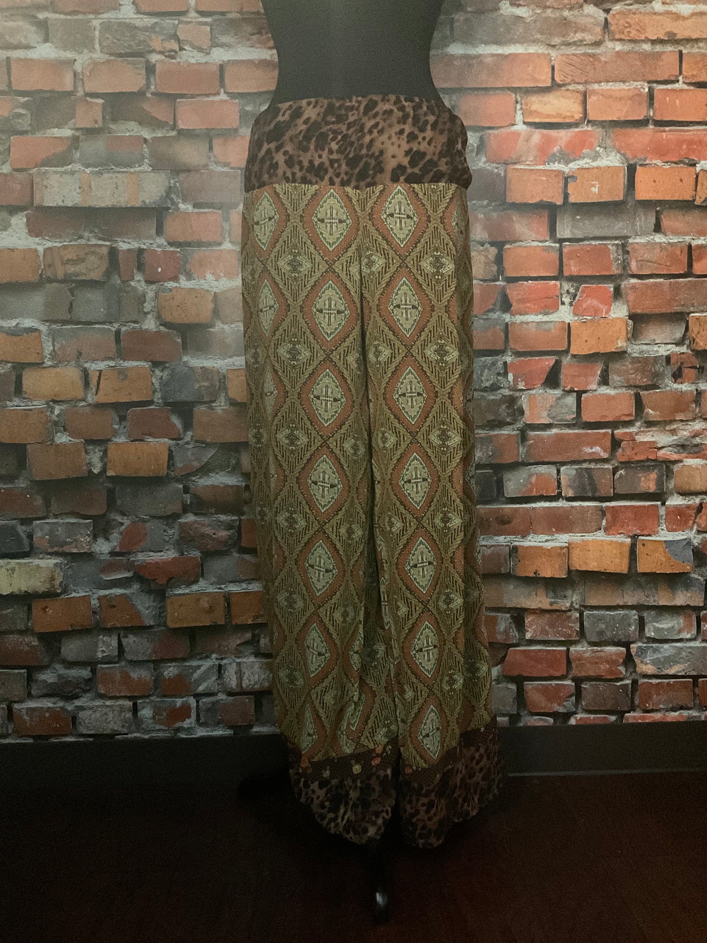 Flowing Pant with Leopard Print Waist