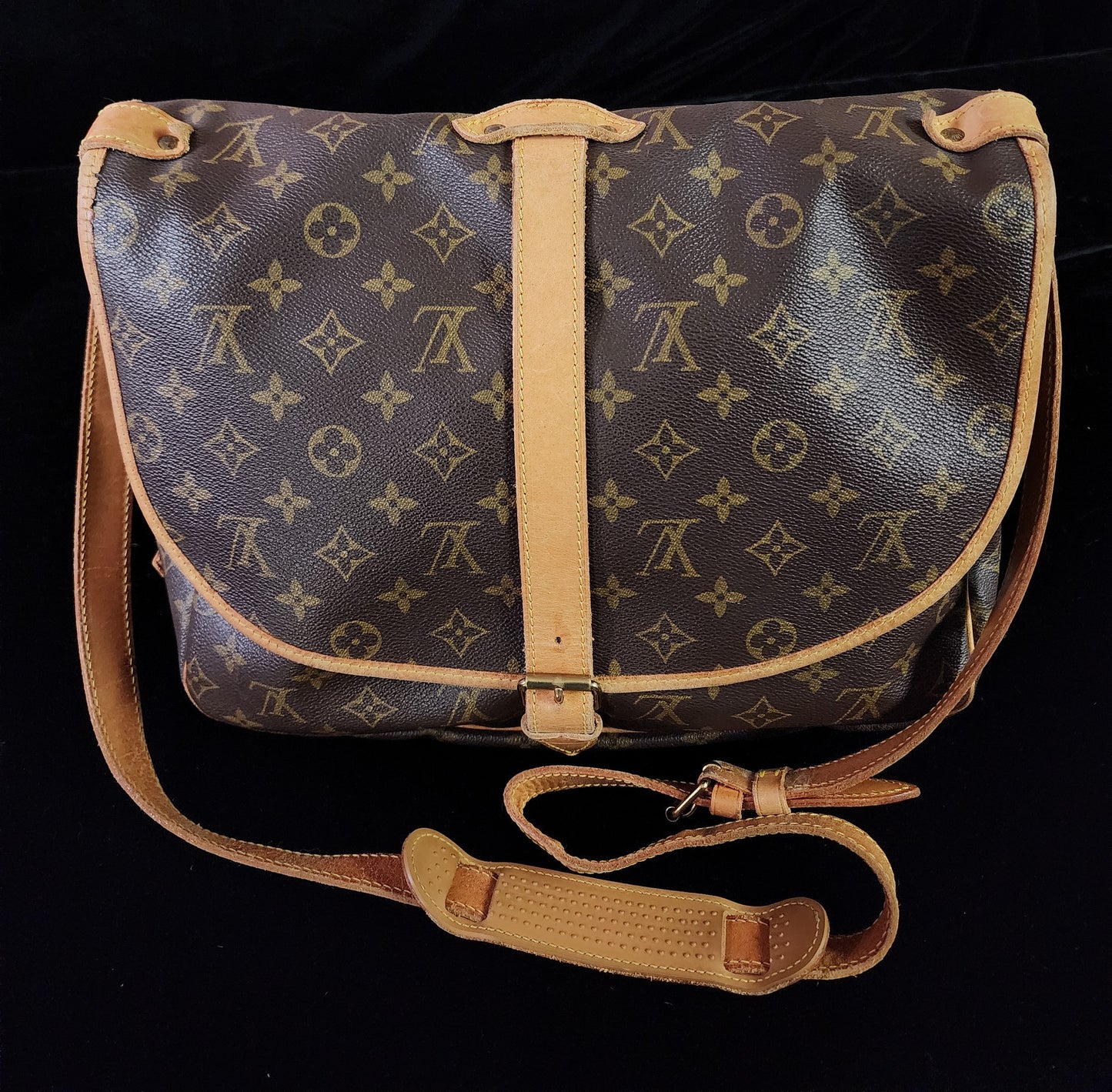 Pre-Loved Louis Vuitton Monogram Saumur 35