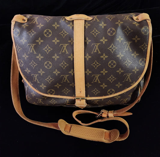 Pre-Loved Louis Vuitton Monogram Saumur 35