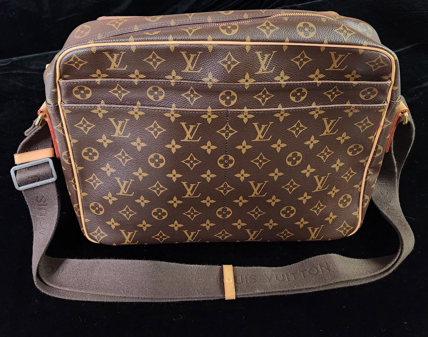 Pre-Loved Louis Vuitton Messenger Bag