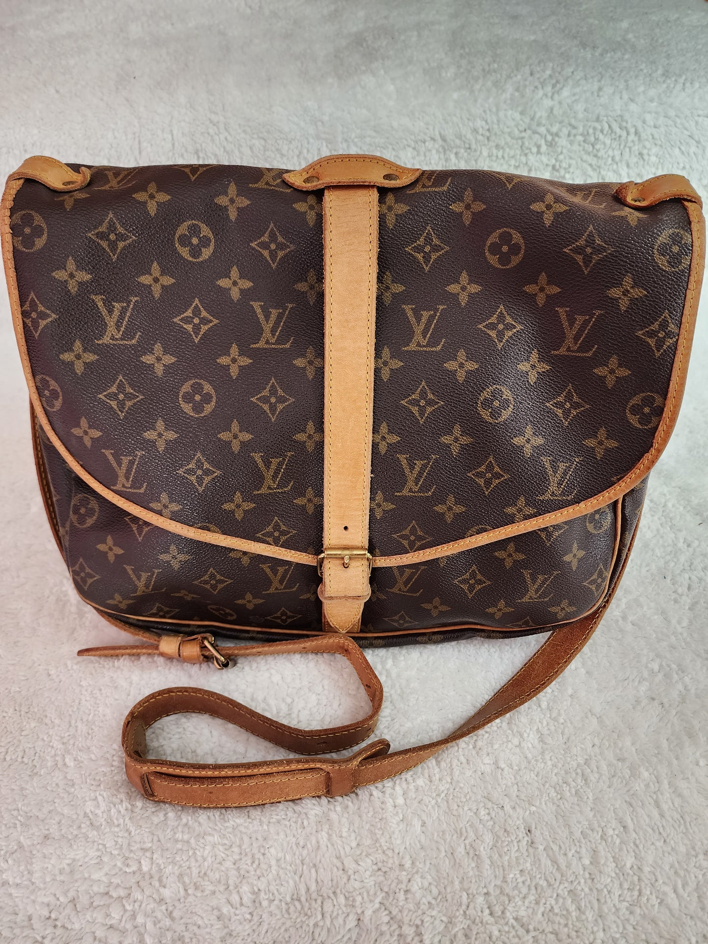 Pre-Loved Louis Vuitton Monogram Saumur 35