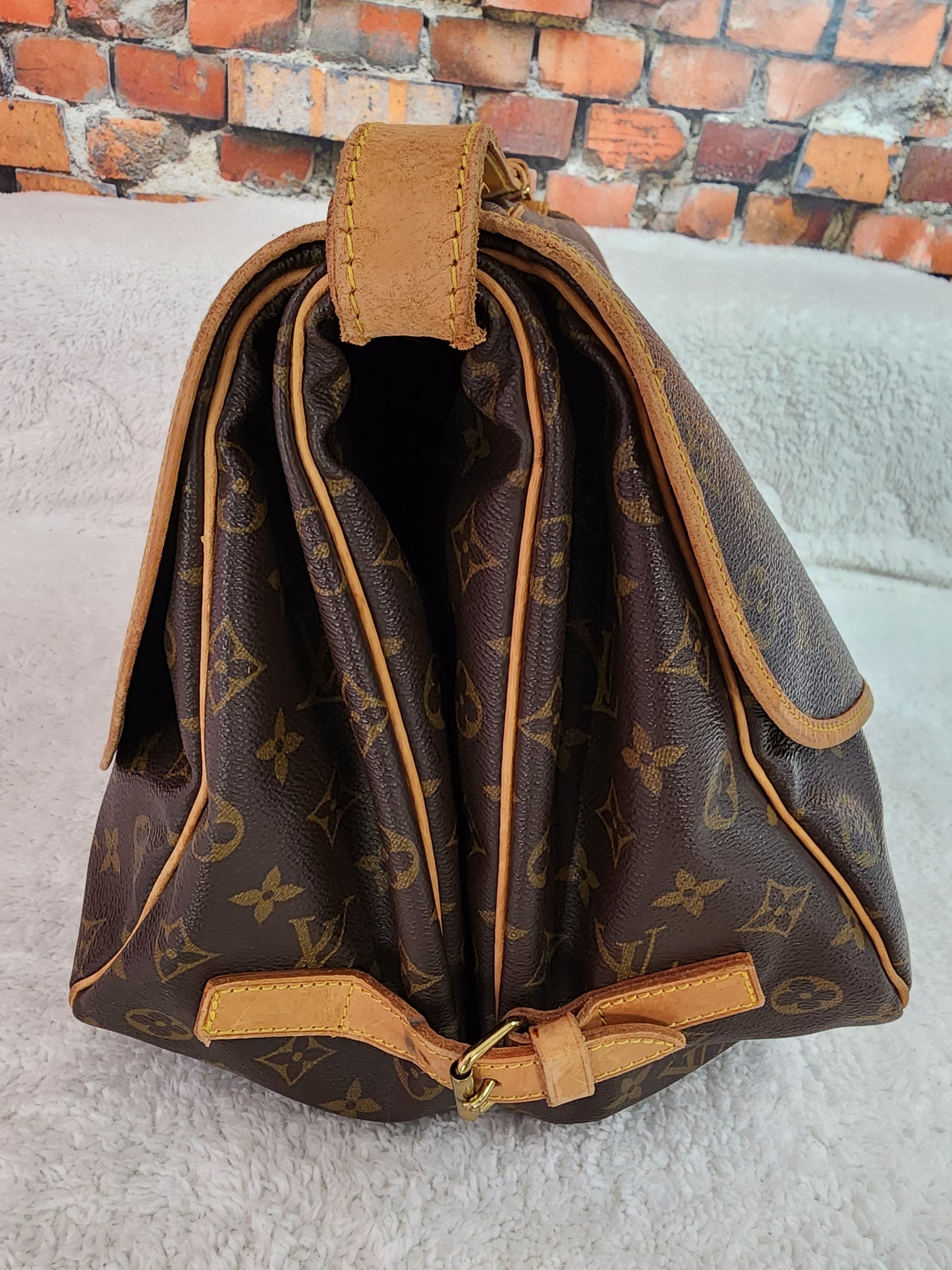 Pre-Loved Louis Vuitton Monogram Saumur 35