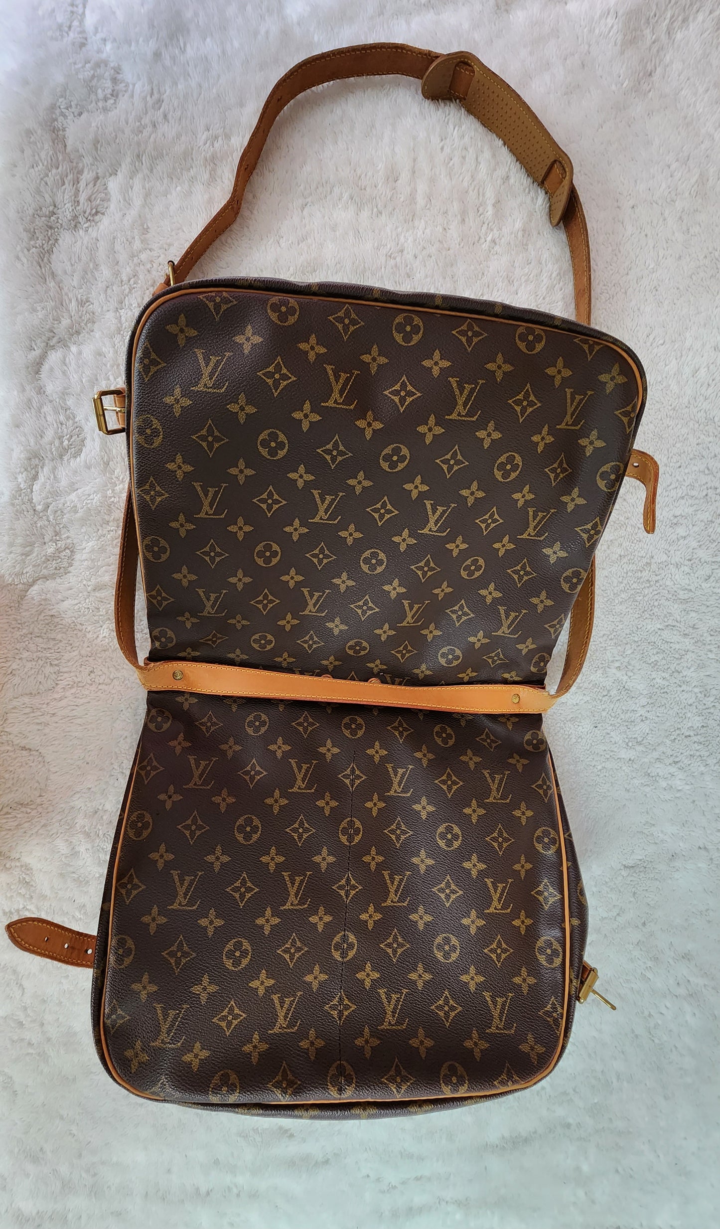 Pre-Loved Louis Vuitton Monogram Saumur 35