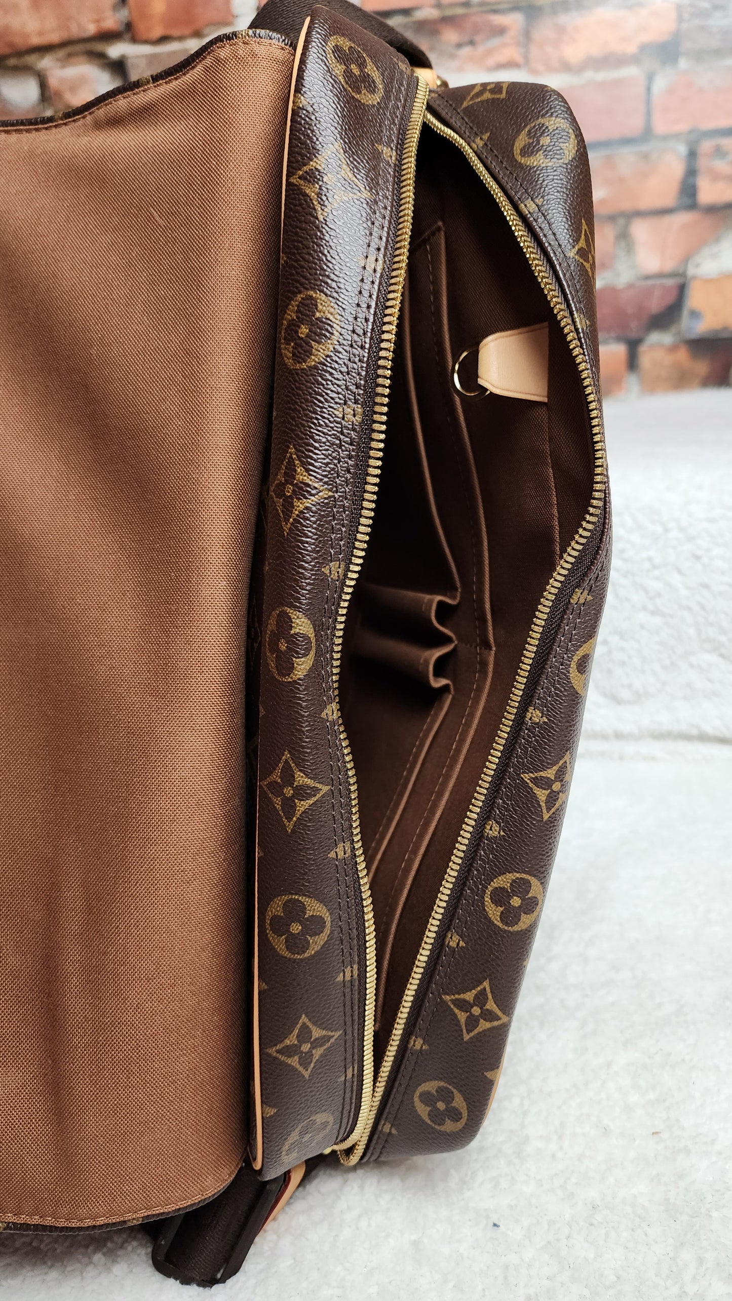 Pre-Loved Louis Vuitton Messenger Bag