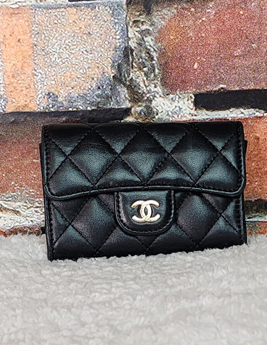 Pre-Loved Chanel Caviar Quilted Lambskin Card Wallet