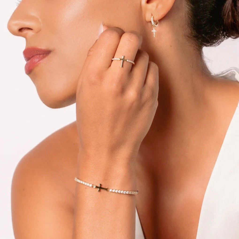 LUMINOUS CROSS PAVÉ RING