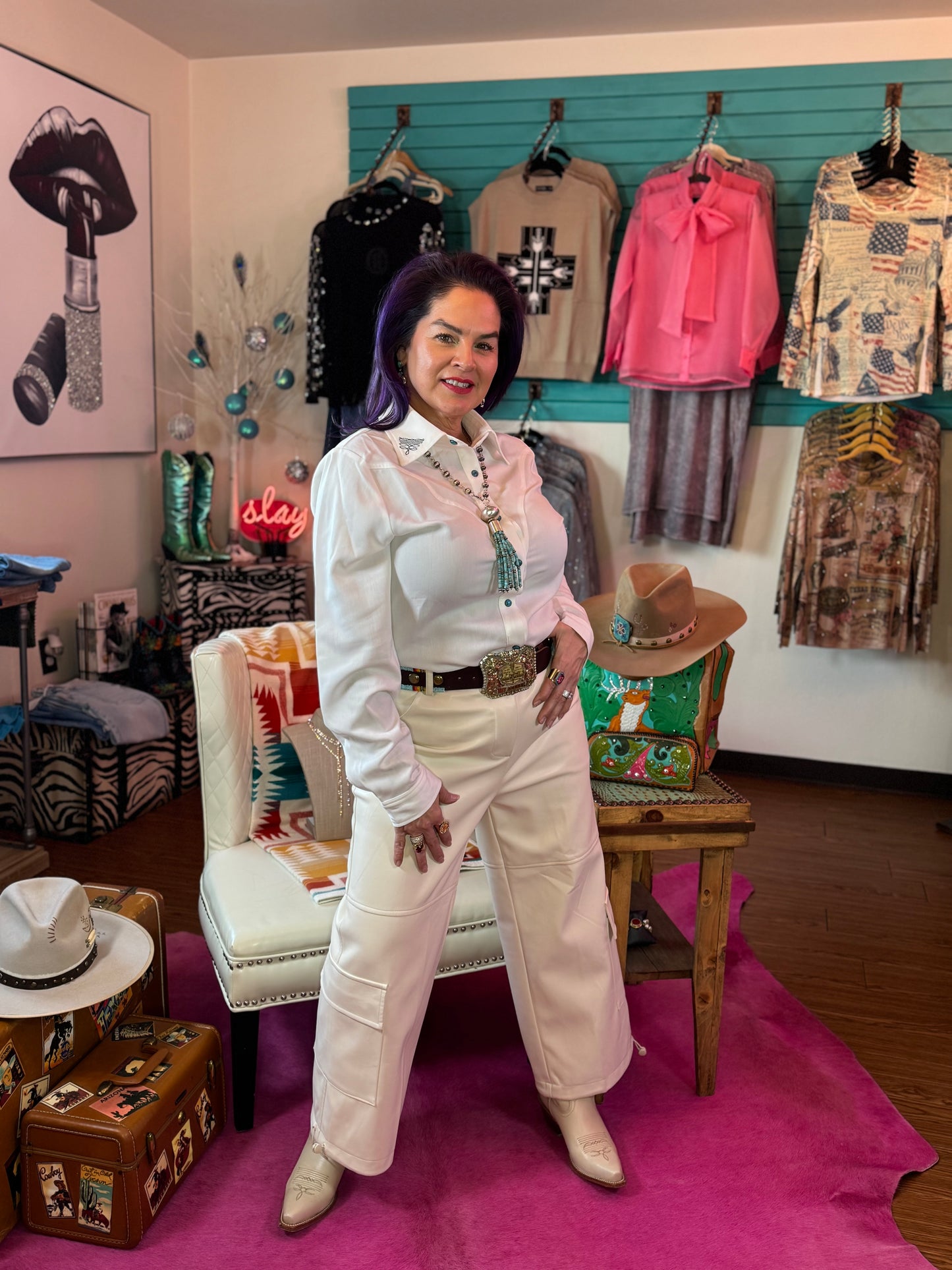 Boot Stitch Embroidered White Top w/Turquoise Snaps