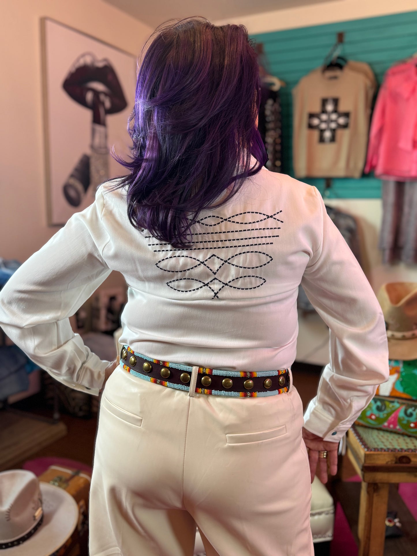 Boot Stitch Embroidered White Top w/Turquoise Snaps