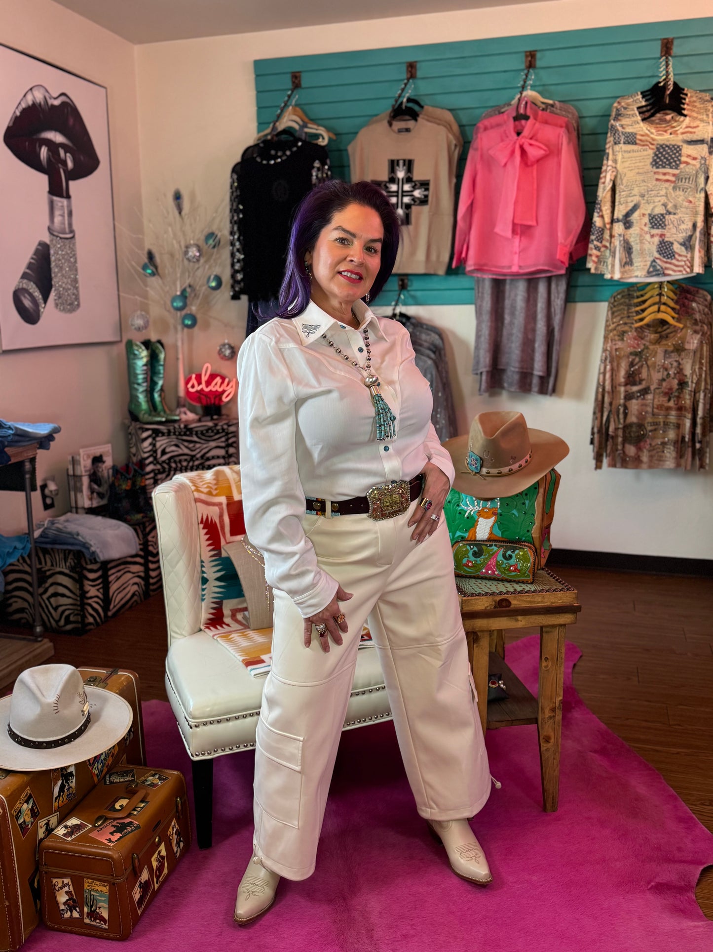 Boot Stitch Embroidered White Top w/Turquoise Snaps