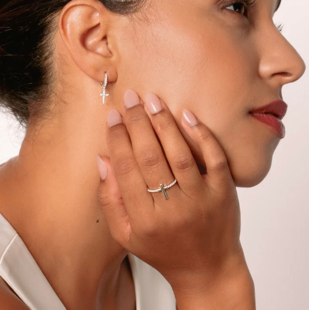 LUMINOUS CROSS PAVÉ RING