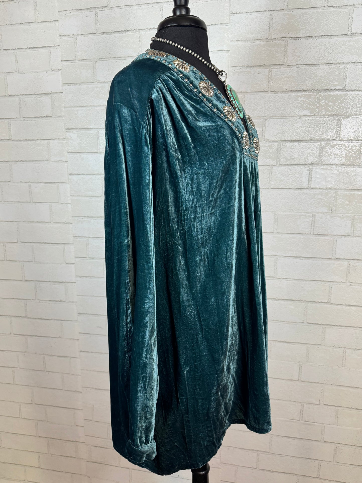 DDR Velvet Top w/Silver Buttons