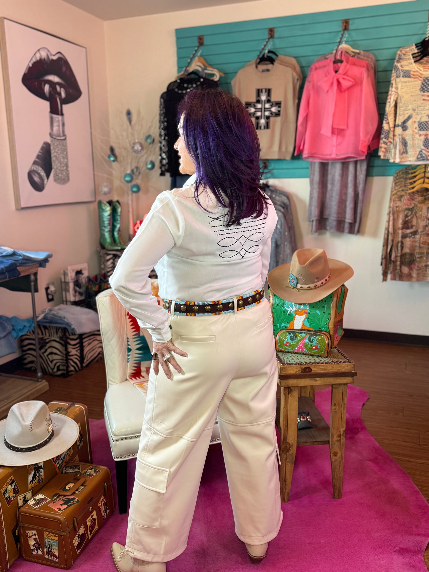 Boot Stitch Embroidered White Top w/Turquoise Snaps