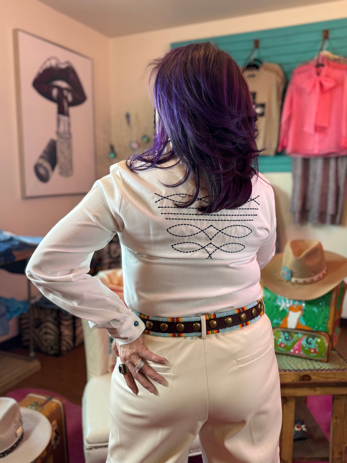 Boot Stitch Embroidered White Top w/Turquoise Snaps
