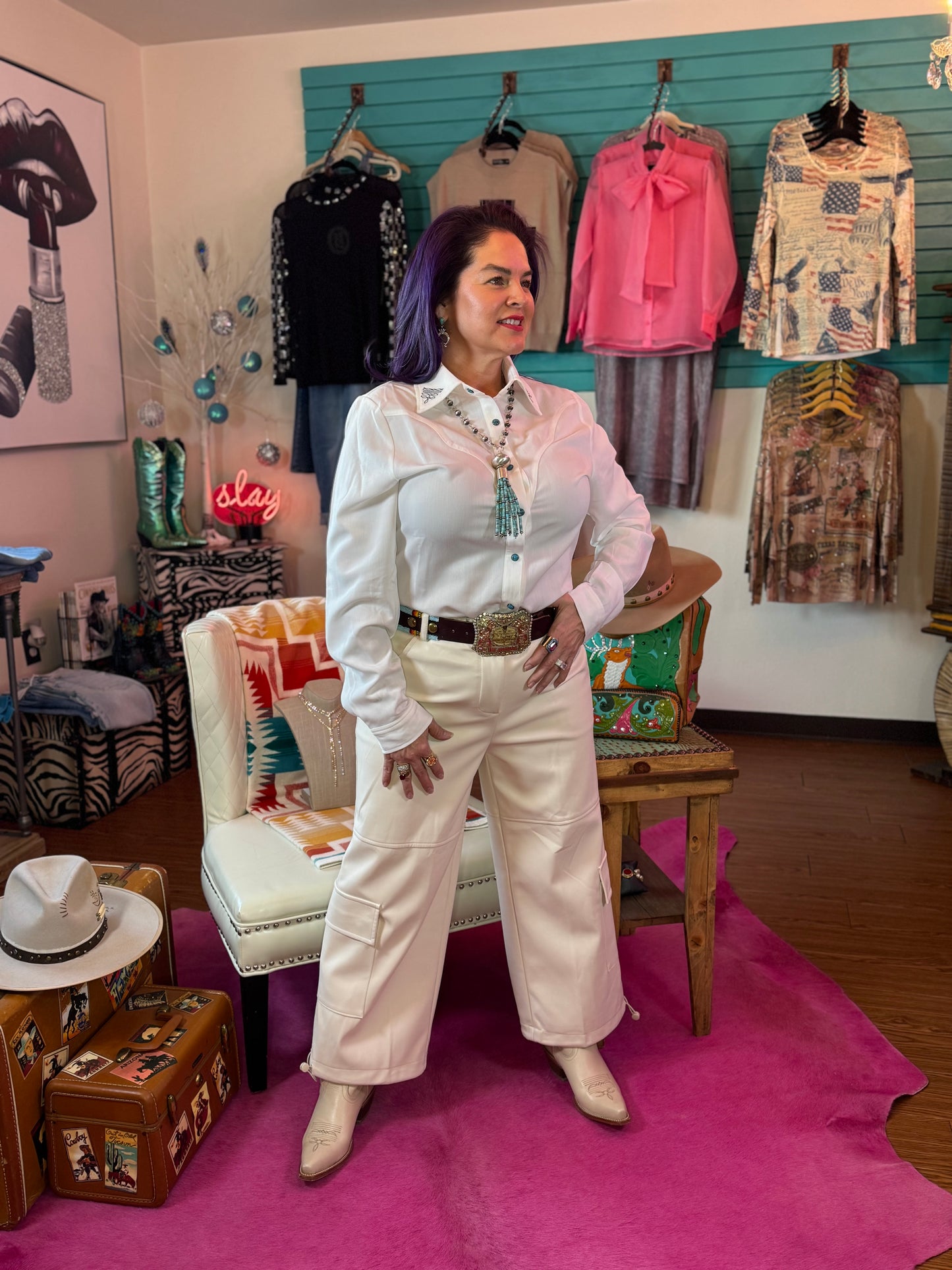 Boot Stitch Embroidered White Top w/Turquoise Snaps