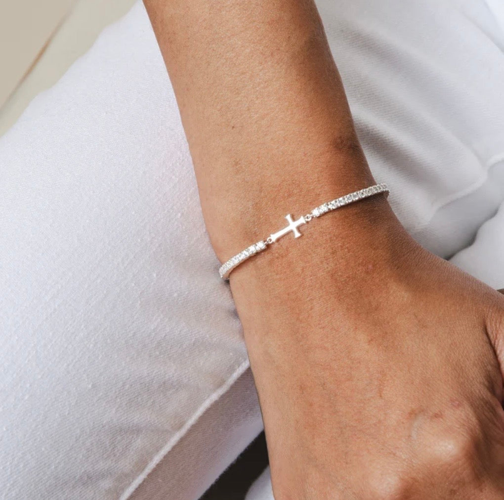 LUMINOUS CROSS TENNIS BRACELET