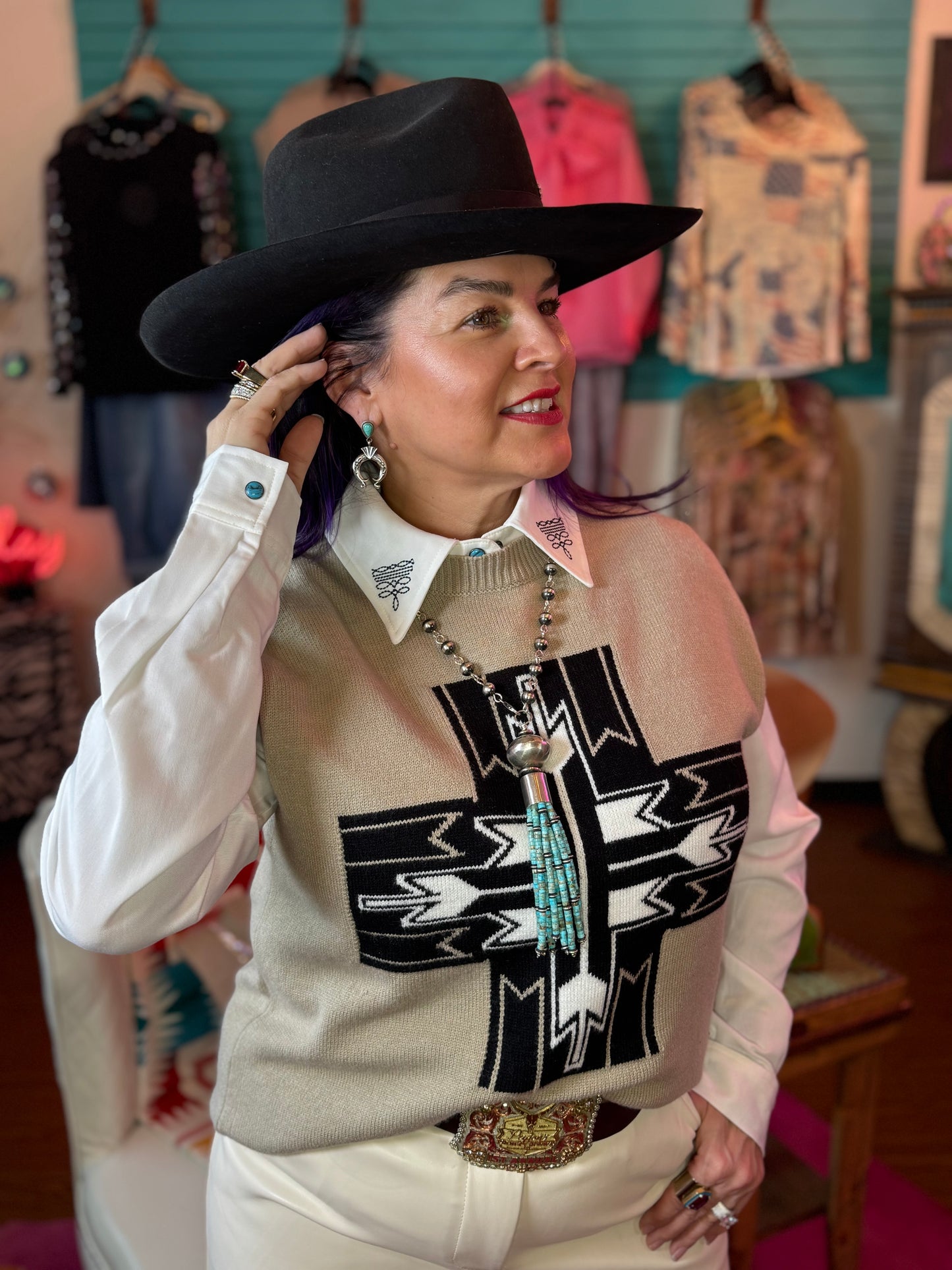 Boot Stitch Embroidered White Top w/Turquoise Snaps