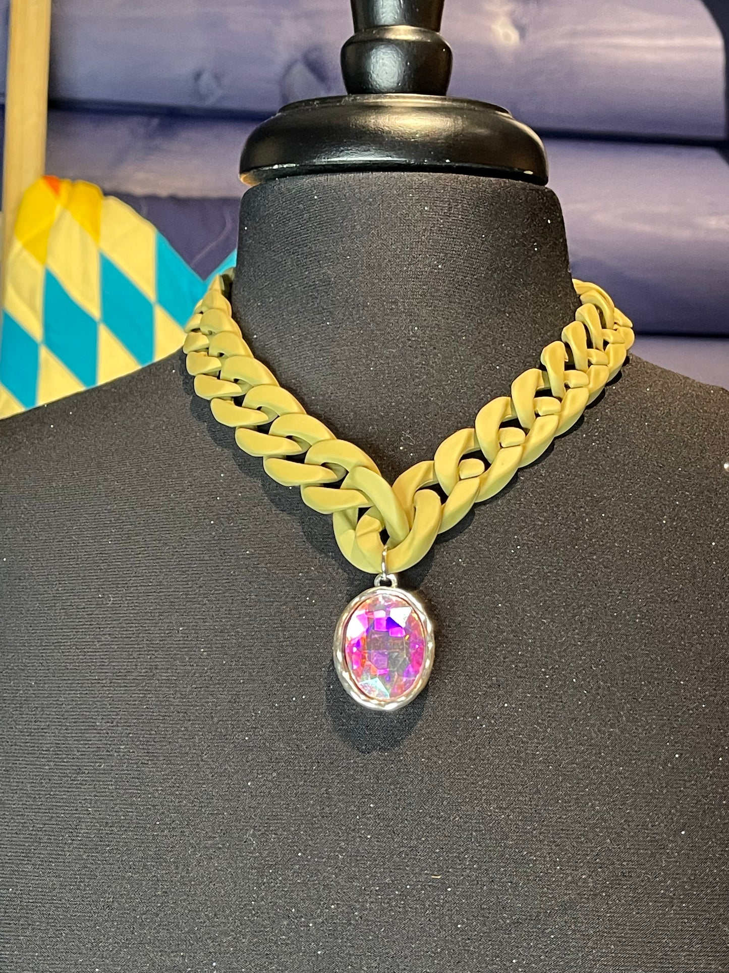 Fashion Link Necklace W/Pendant Black & Taupe