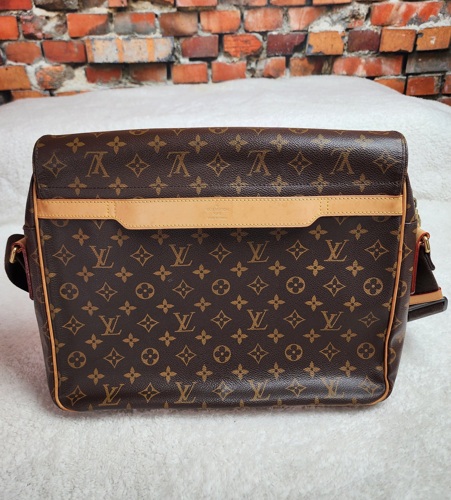 Pre-Loved Louis Vuitton Messenger Bag