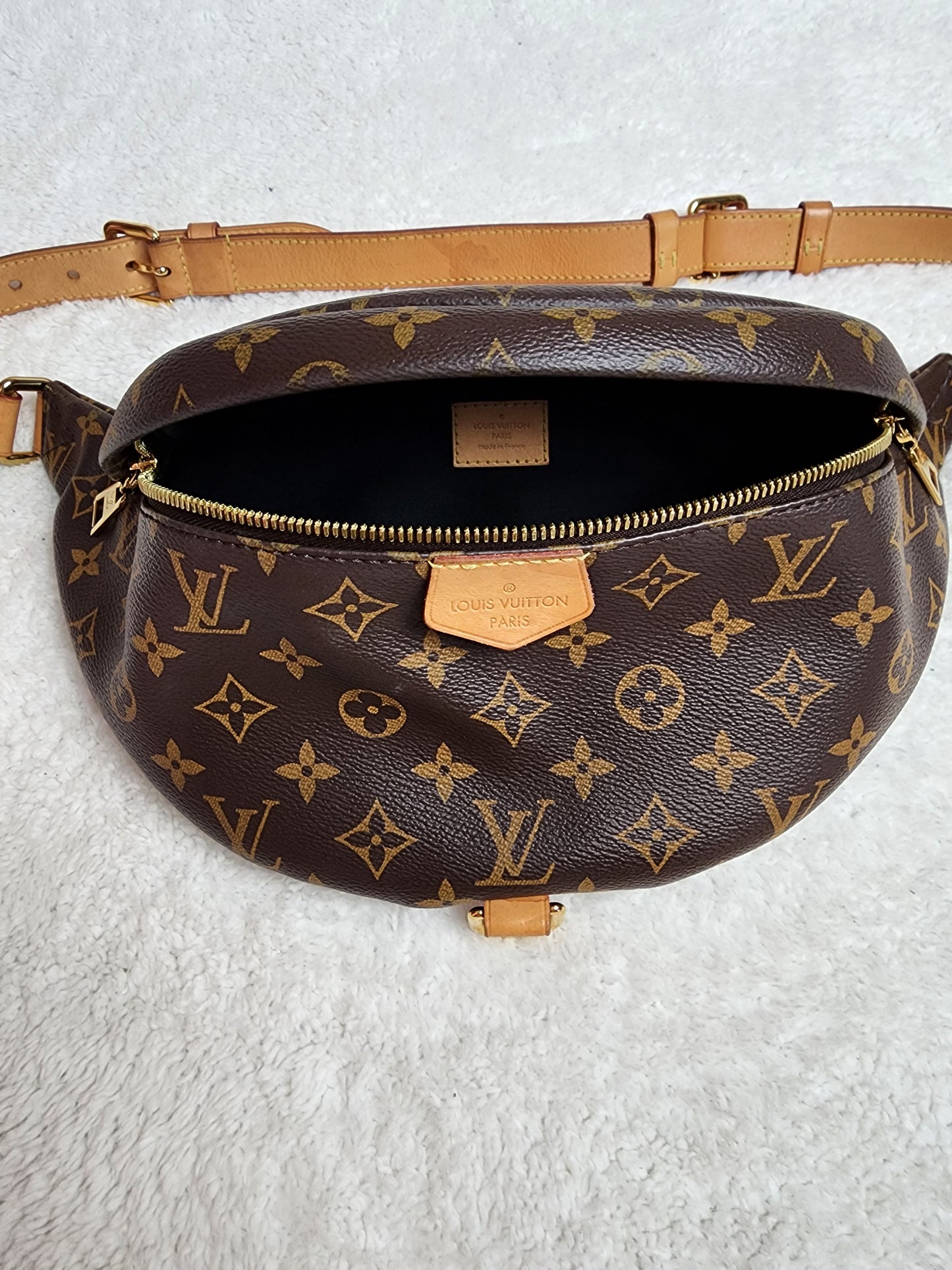 Pre-Loved Louis Vuitton Bumbag