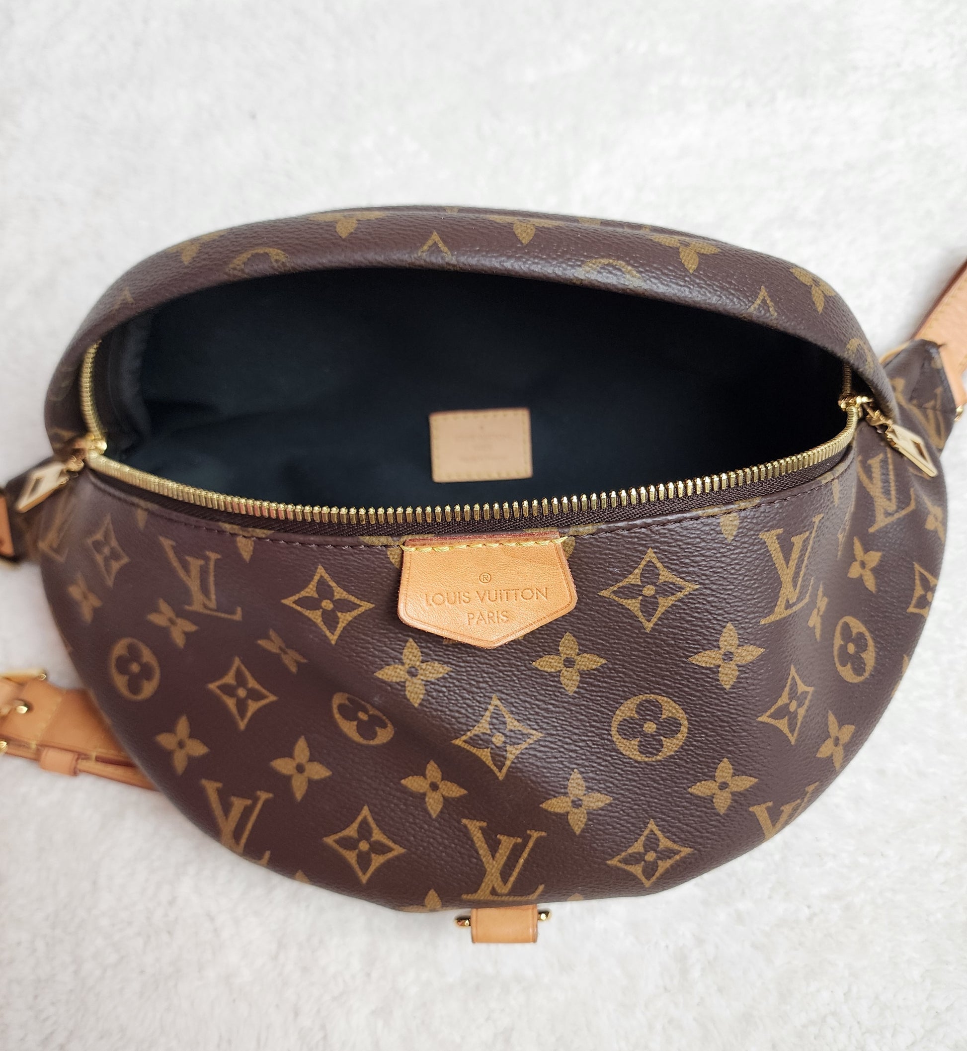 Replica Handbags Louis Vuitton LV Iconic 30 MM Reversible Belt