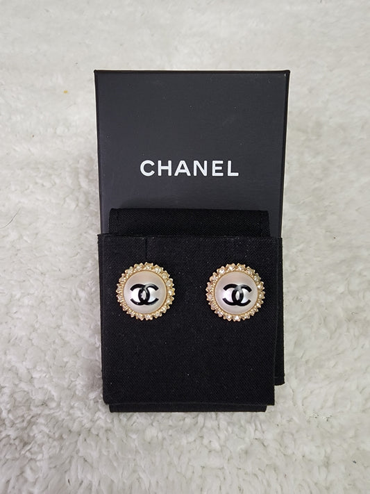 Pre-Loved Chanel Pearl Earrings