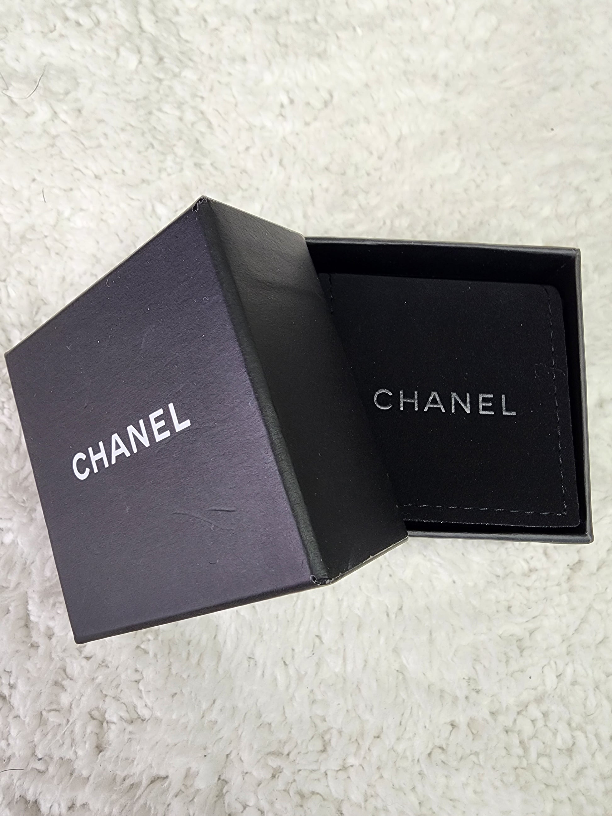 Pre-Loved Chanel Pearl Earrings – The Sparkling Spur